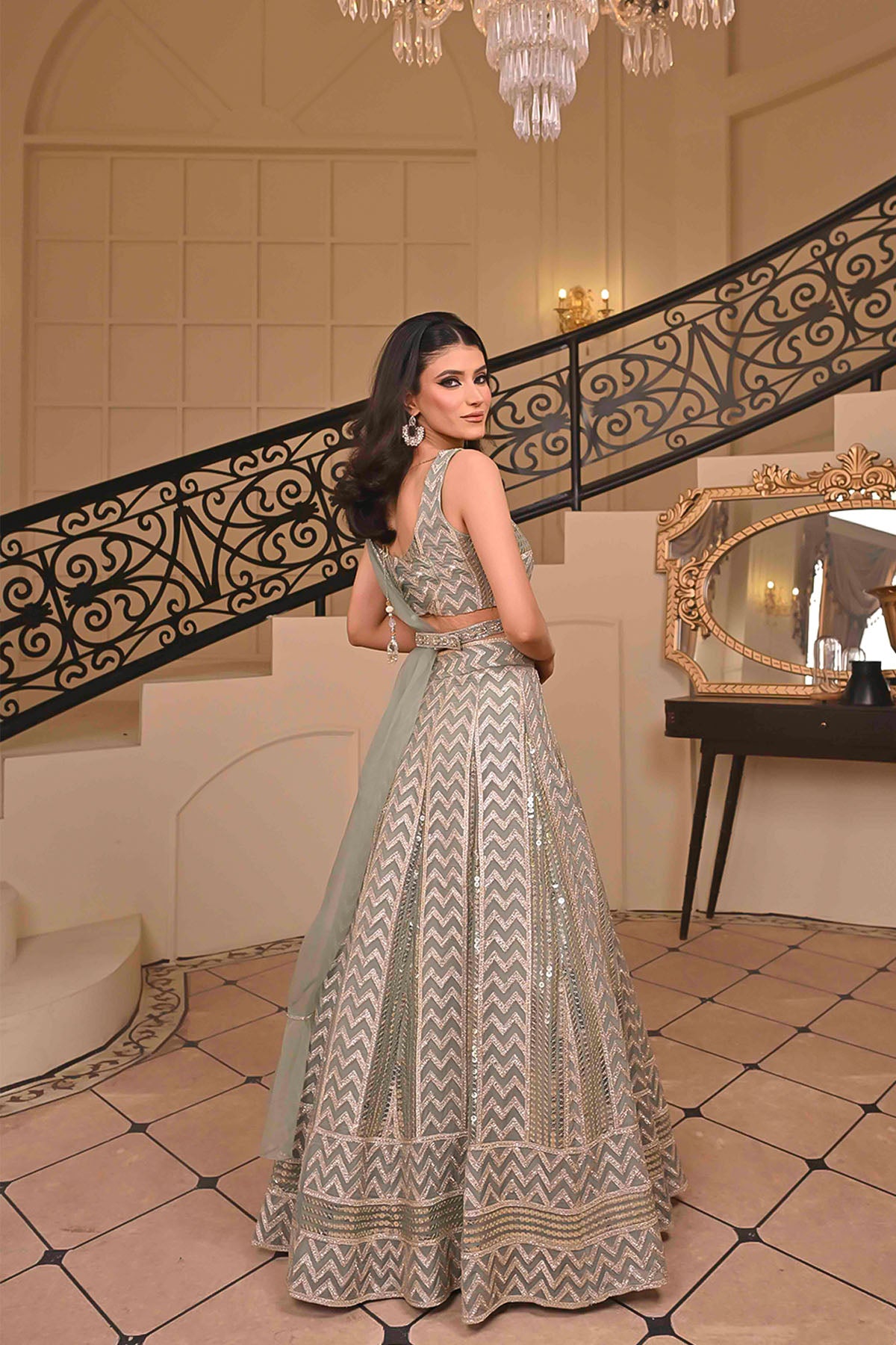 Aura Secondary image